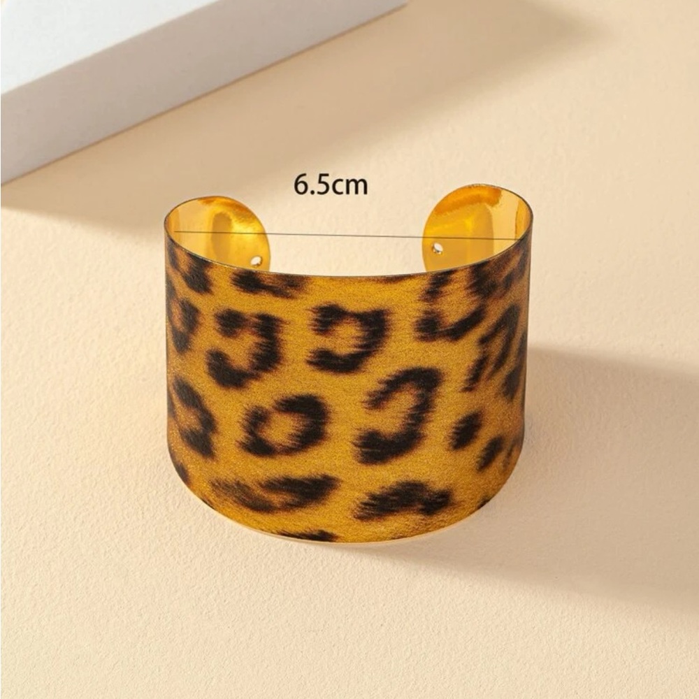 Leopard Pattern Cuff Bangle New - Picture 3 of 4